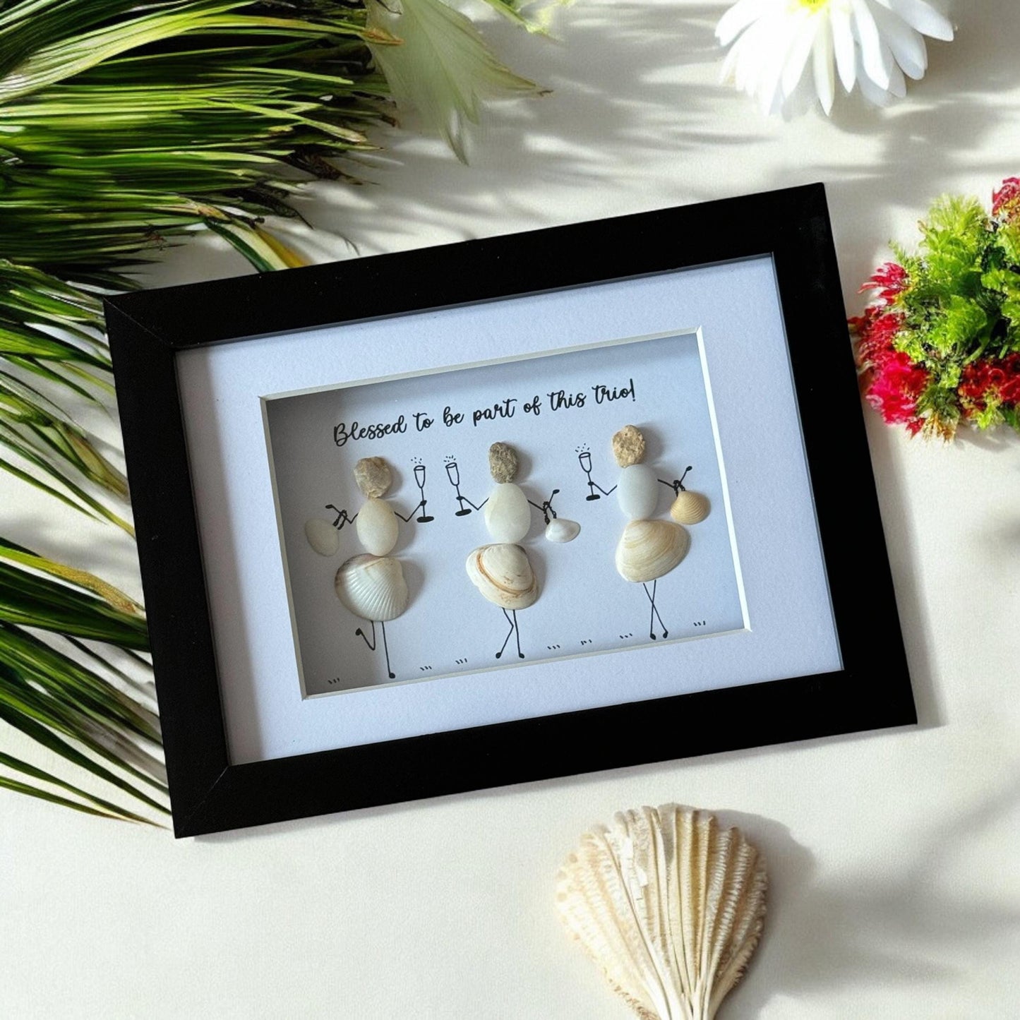 Personalised Friends Pebble Picture, Unique Shells and Pebbles Friend Gift, Gift for Three Friends, Trio Friends Gift, Handmade shells gifts