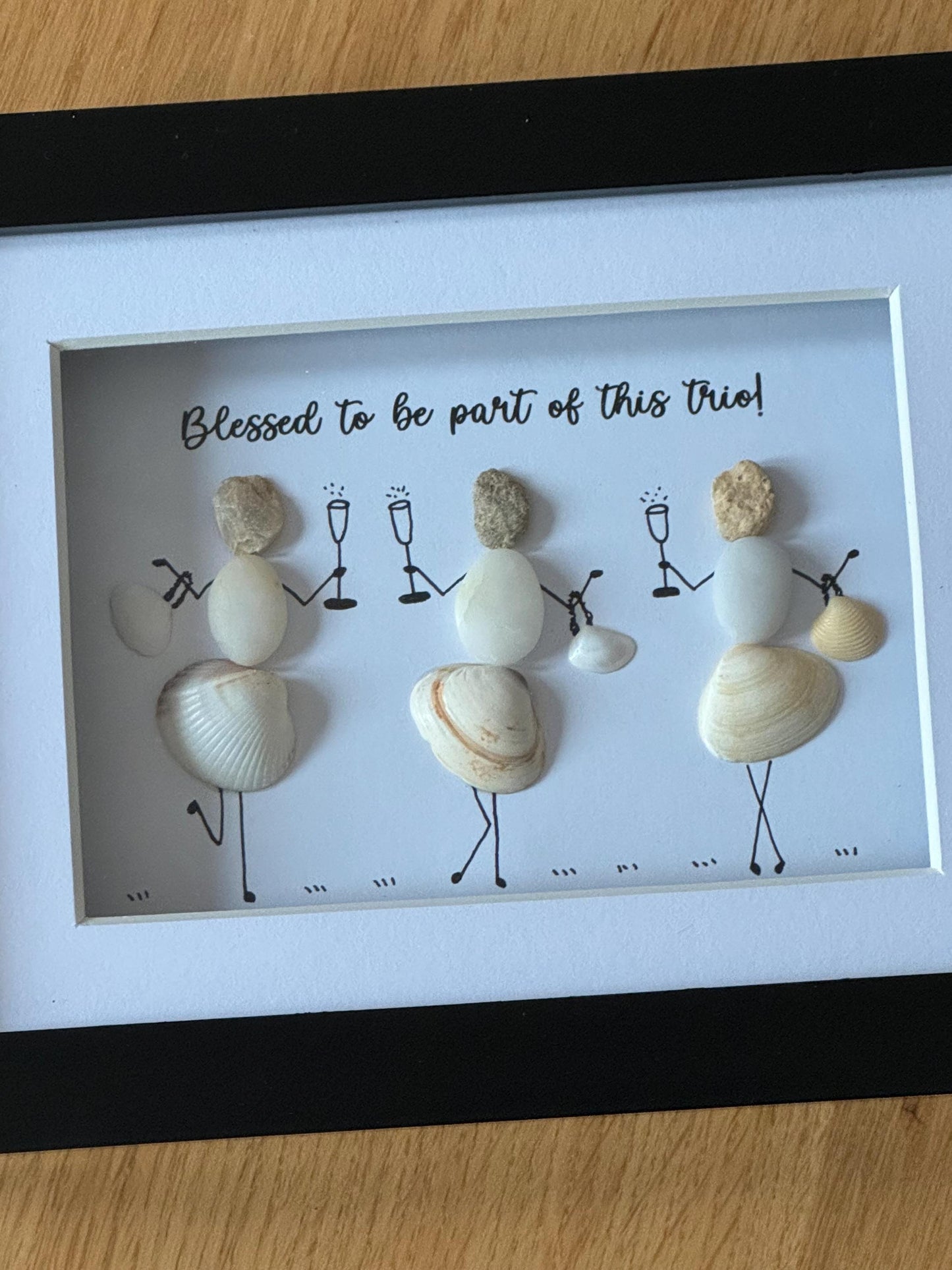 Personalised Friends Pebble Picture, Unique Shells and Pebbles Friend Gift, Gift for Three Friends, Trio Friends Gift, Handmade shells gifts